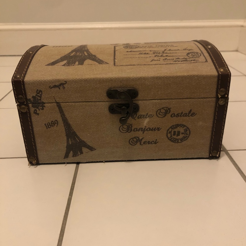 vintage style storage box